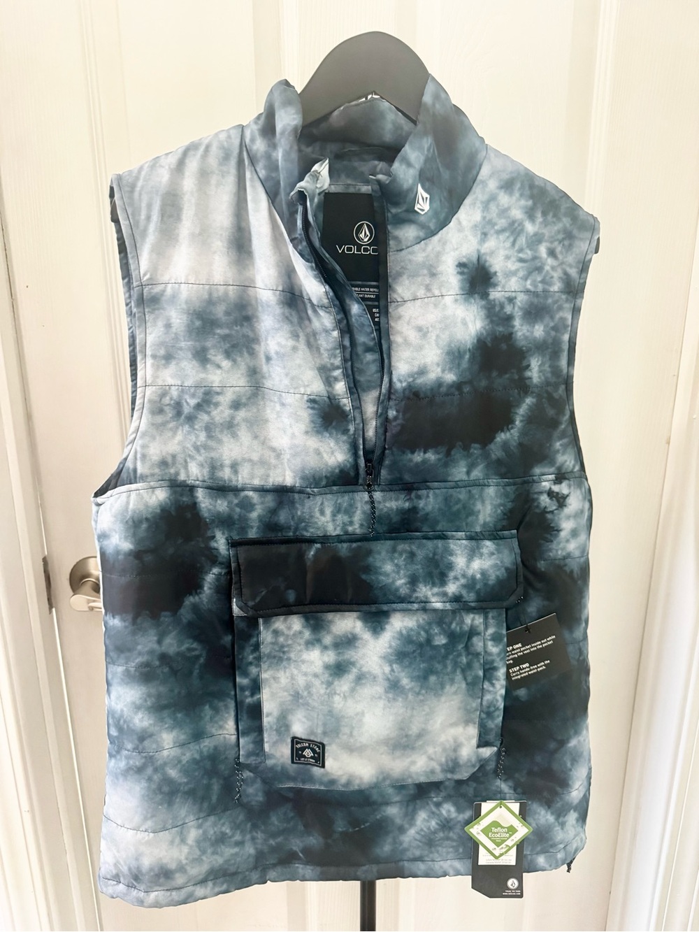 Volcom Men's Blue Tie-Dye Sleeveless Pullover Vest